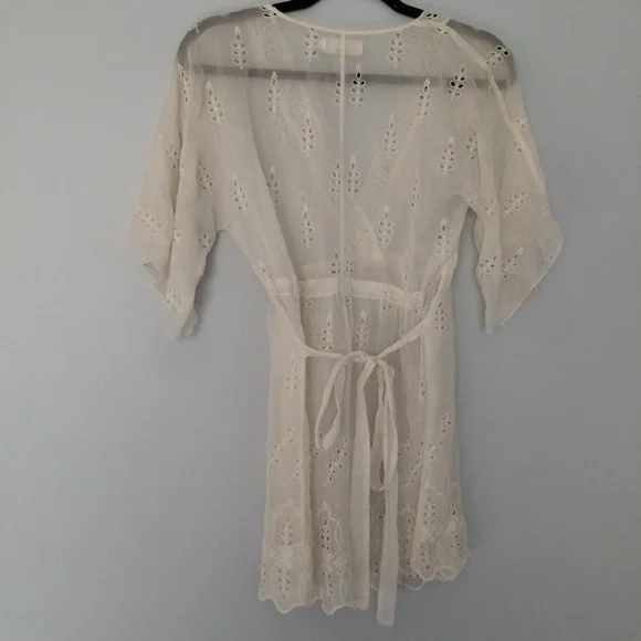 4 Love And Liberty Cream Top - Picture 3 of 4